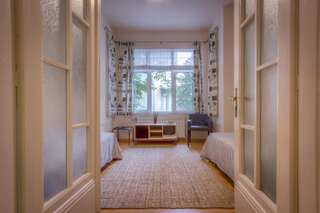 Гостевой дом Guest house Maison 21 Пловдив Двухместный номер с 2 отдельными кроватями и общей ванной комнатой-4